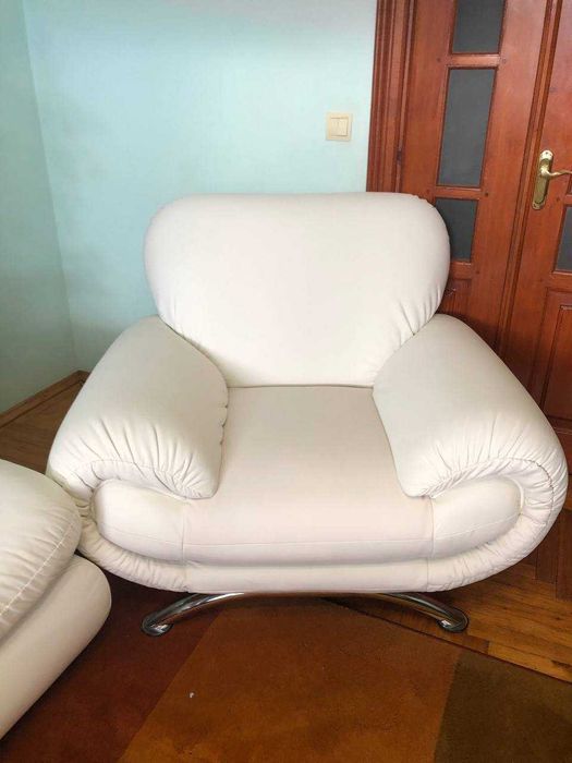 Стильне Мʼяке Крісло Екошкіра