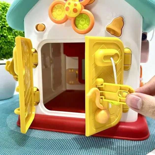 Ігровий центр WToys Будинок бізіборд казки укр мова (62638) Розд/Дроп