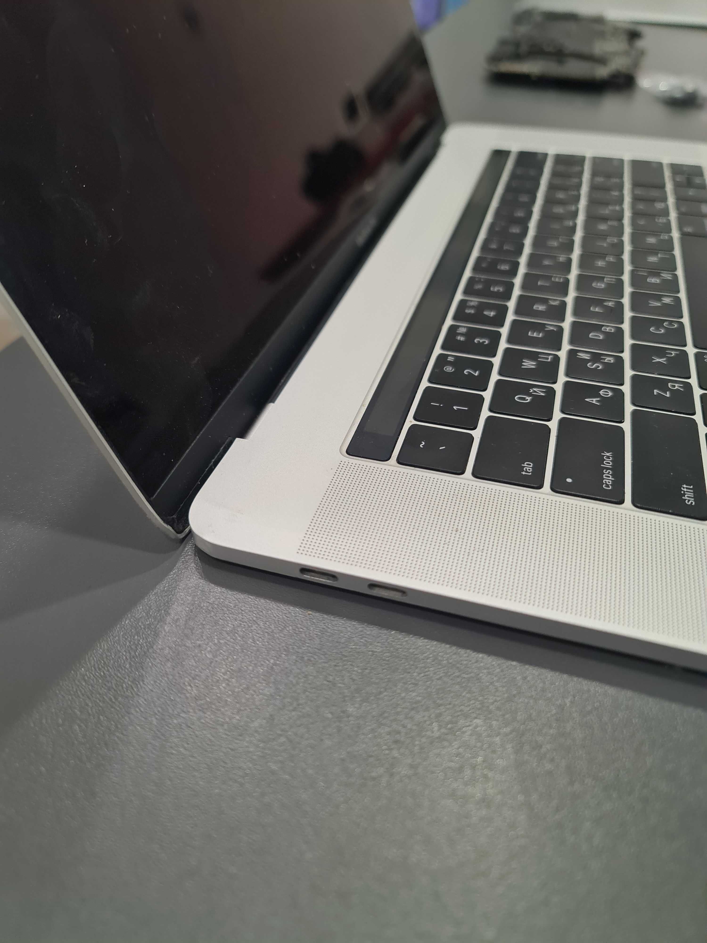 Macbook a1707  2016 -2017 року на запчастини, топкейс, тачбар, акб