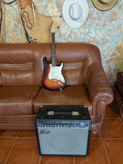 Guitarra Eléctrica Fender Stratocaster Made In USA + Amplicador FAME