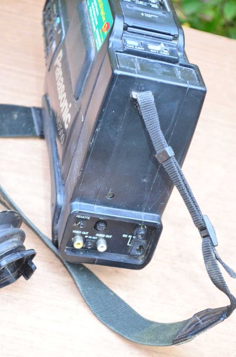 Большая VHS-видеокамера Panasonic NV-M3500 для видеомагнитофона