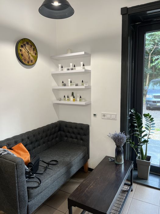 Продається салон краси Чернівці Франка