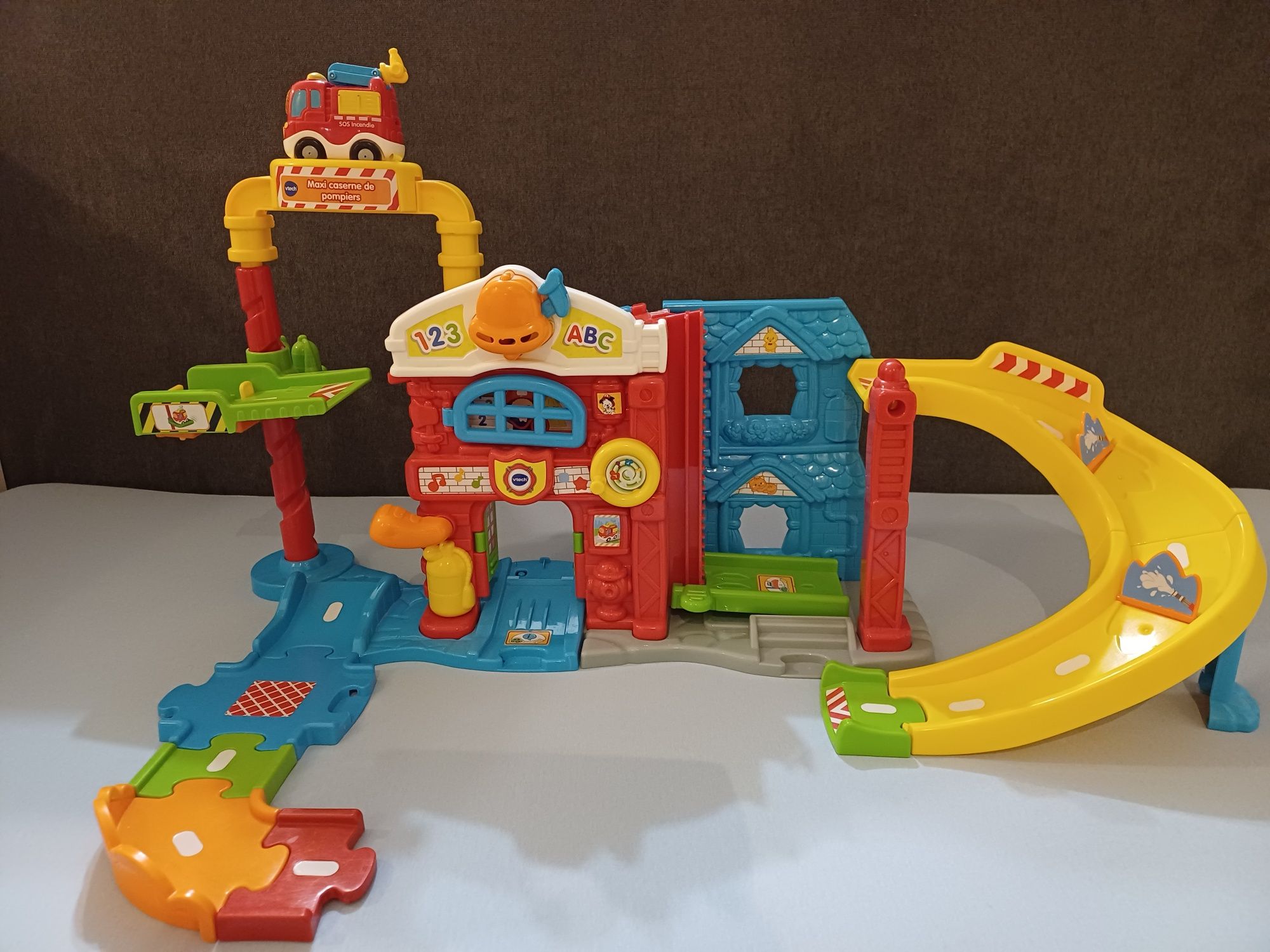 Remiza Strażacka, Vtech, Tut Tut Autka z autkiem plus gratis