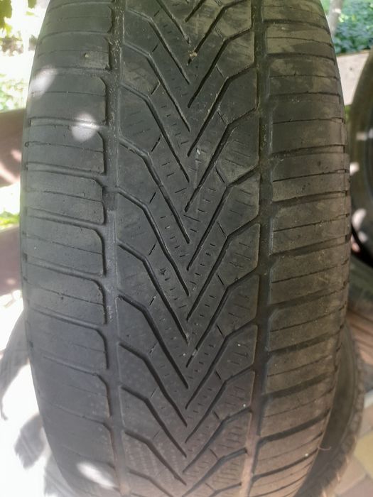 Колеса 215/60/17 залишок на сезон .