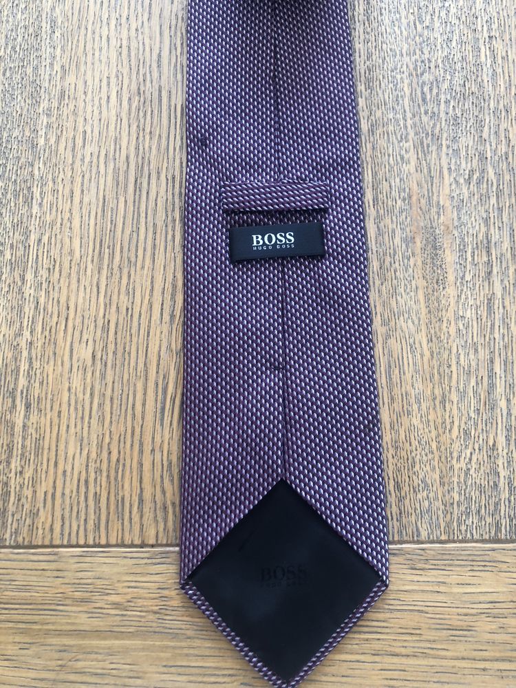 Hugo Boss jedwabny krawat bordowy