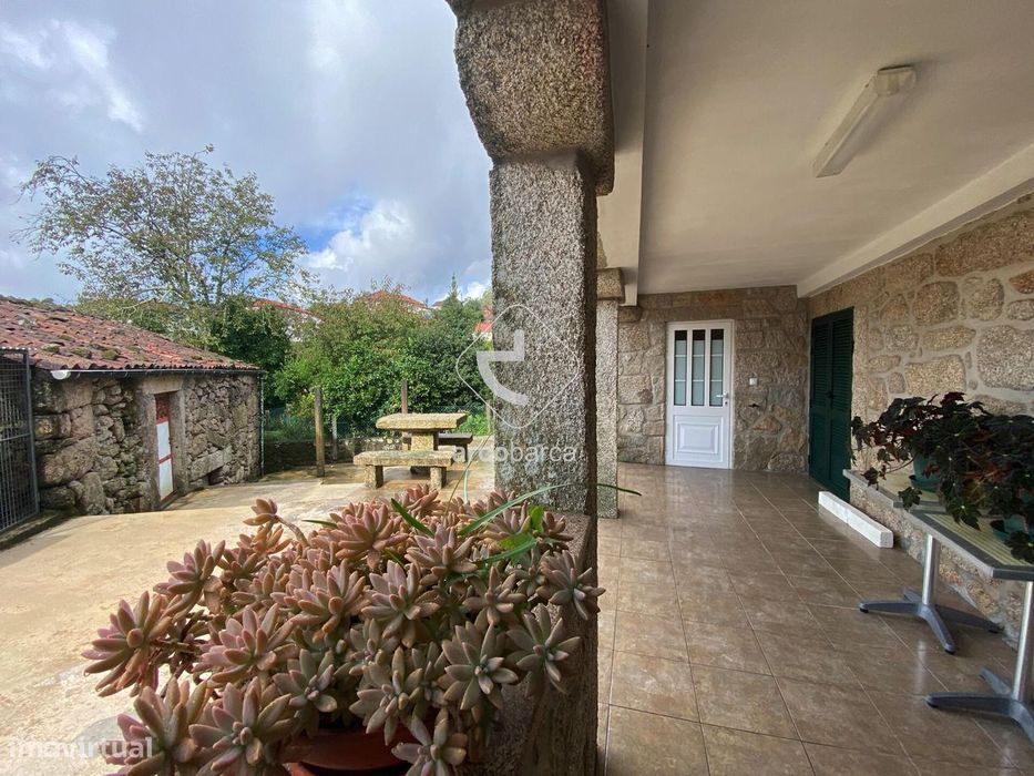 Moradia em pedra com ruina para restaurar, Couto, Arcos de Valdevez