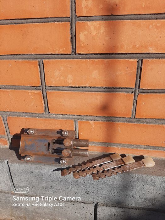 Замок для дверей, воріт гаража