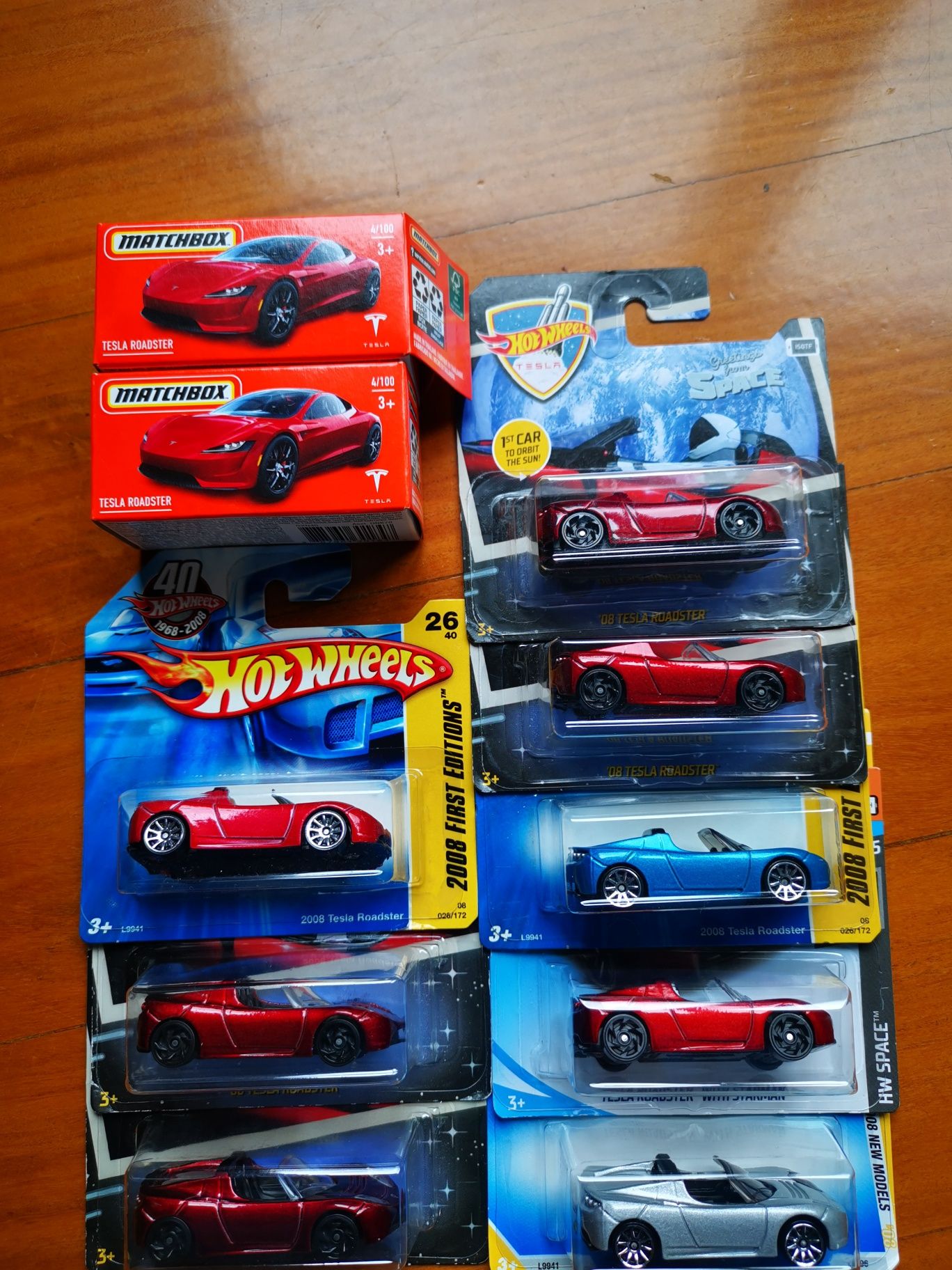 Tesla roadster hotwheels com portes incluídos