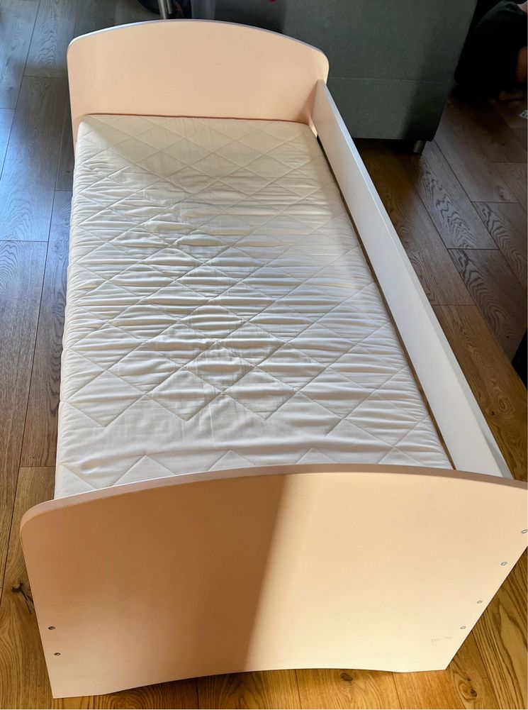 Łóżko dziecięce różowe 160x70cm wraz z materacem