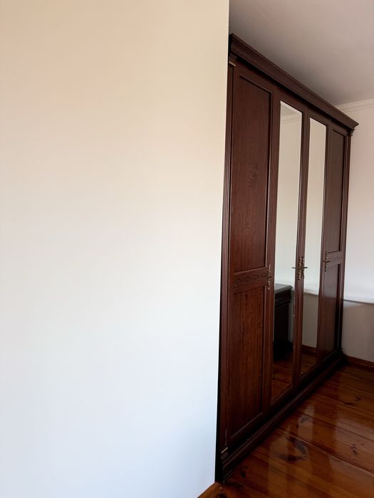 Спальний гарнітур ( ліжко, при﻿ліжкові тумби, комод, шафа), Б/у.