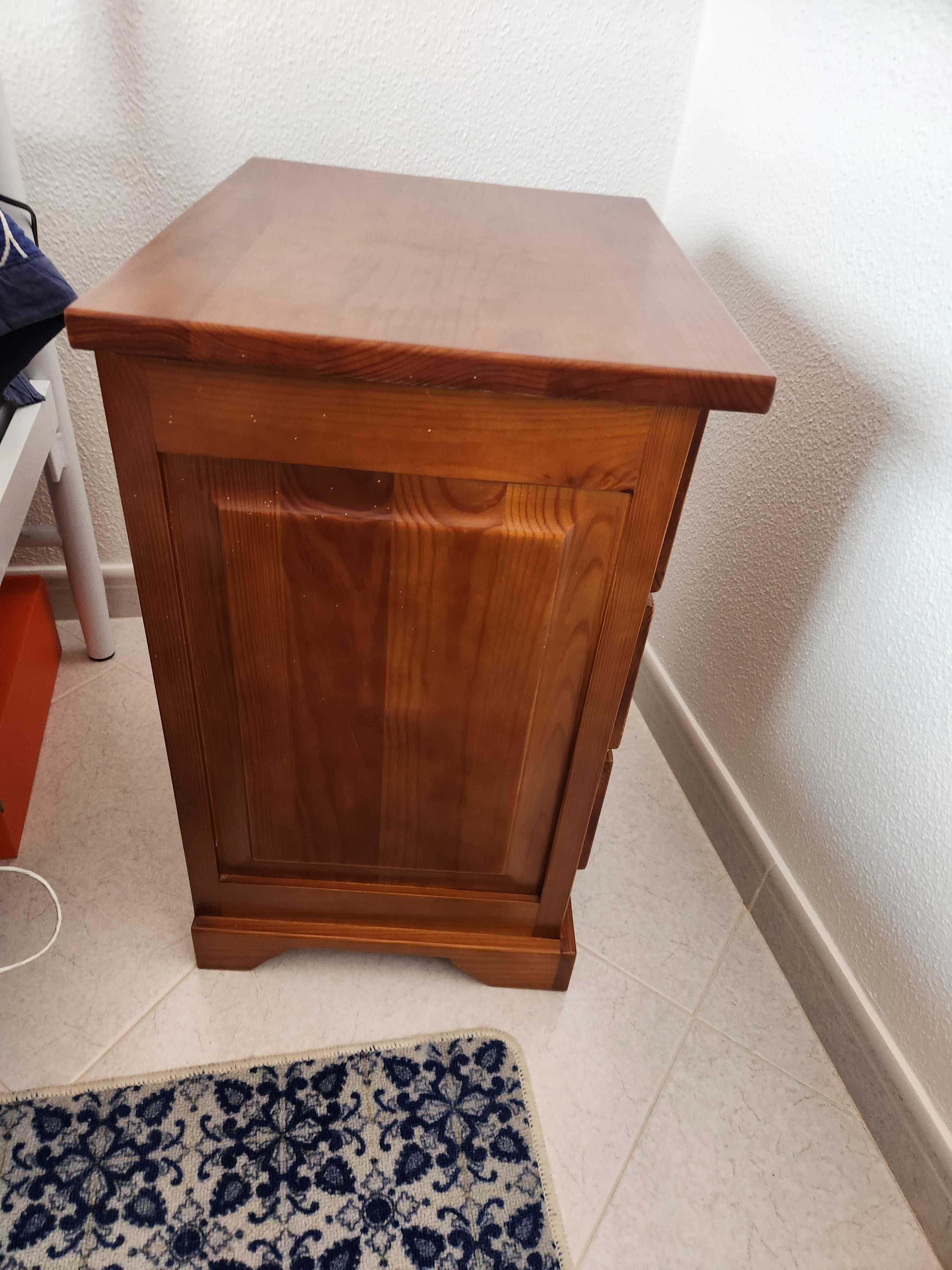 Mesa de cabeceira