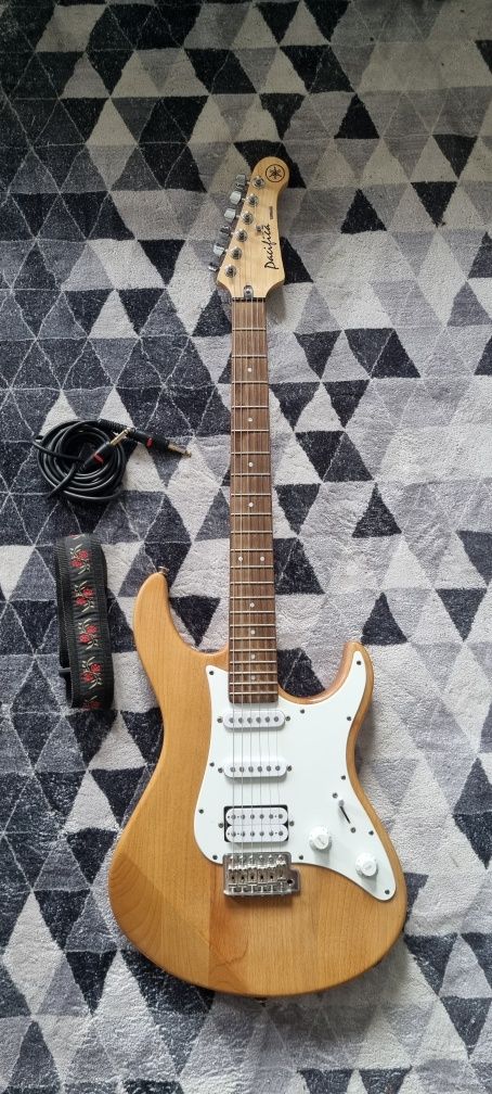 Yamaha Pacifica 112