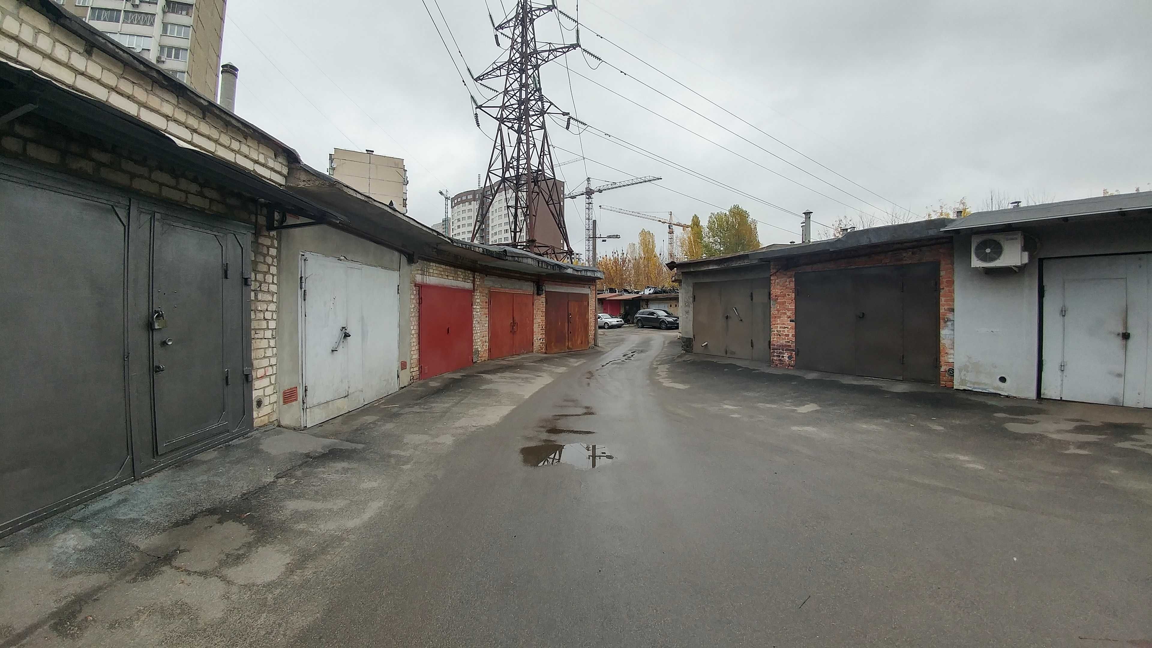 Продам цегляний гараж 38,6 кв.м. з ямою в ГК Либідь, Бережанська