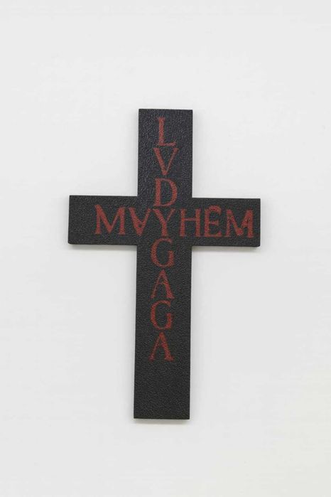 Lady Gaga ozdoba krzyżyk z albumu Mayhem