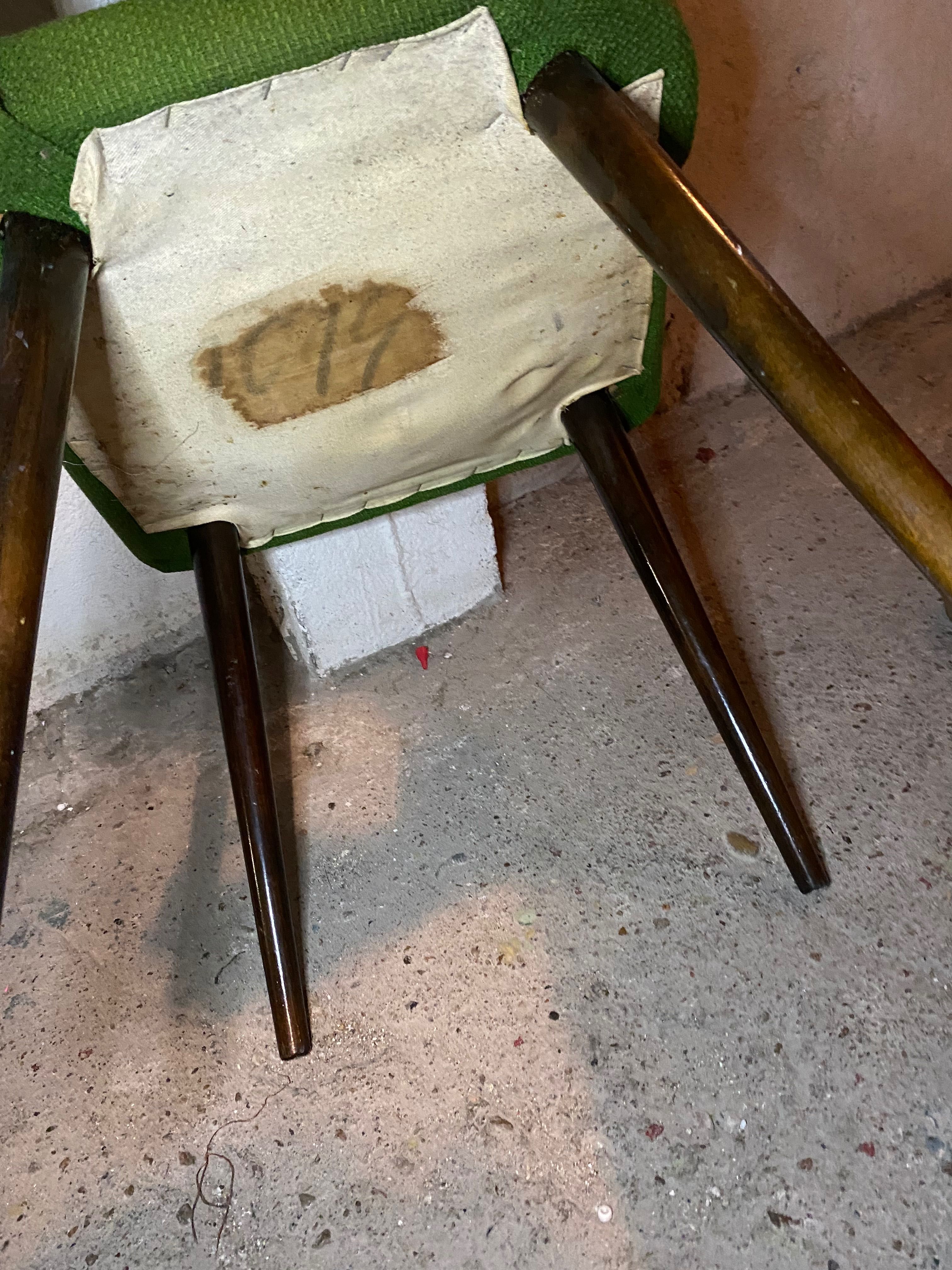 Krzesła w stylu retro muszelki