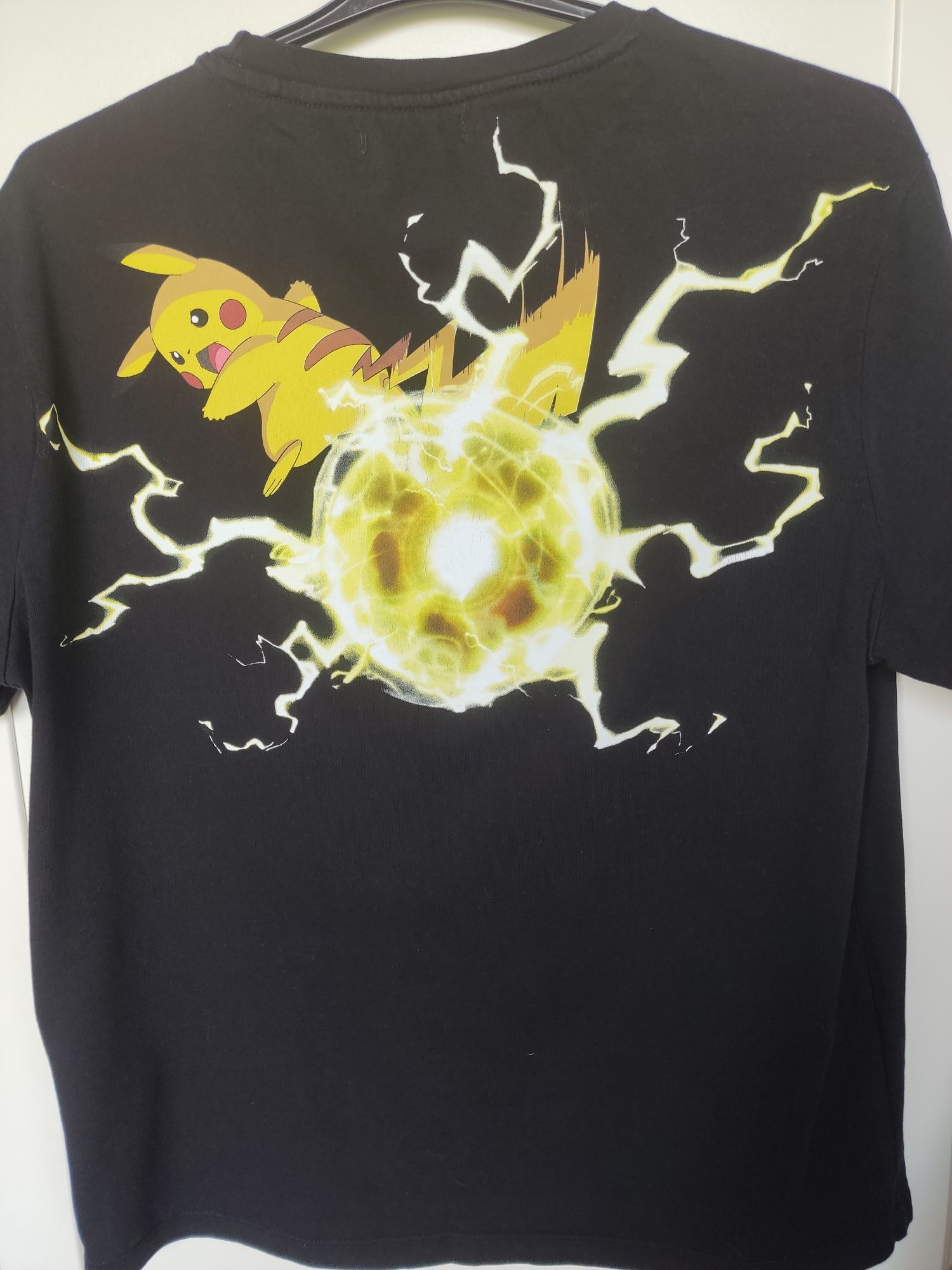 T-shirt Bershka Pokemon szer.57cm,dł.65cm