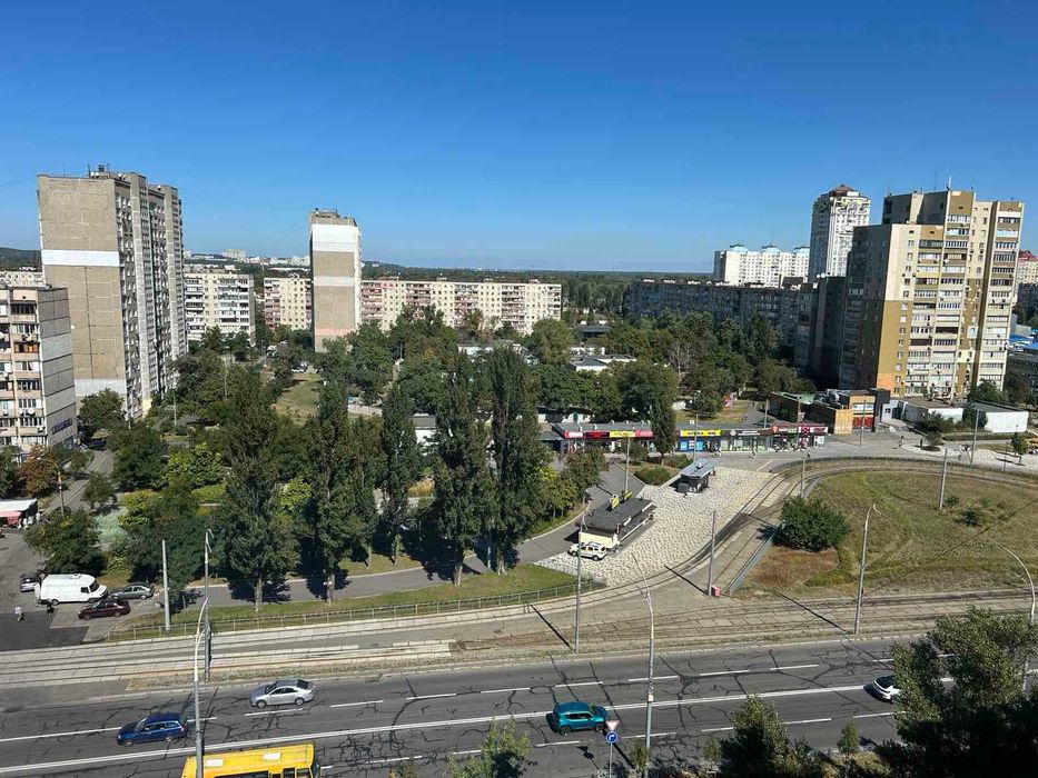 продаж 3кімнатної квартири біля метро Героїв Дніпра