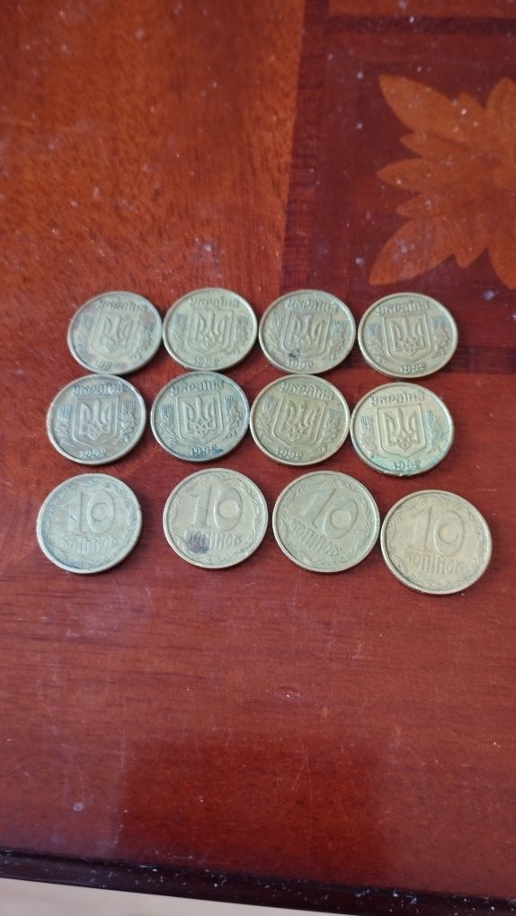 Продам монеты Украины 10коп 1992г 6ягод и др.