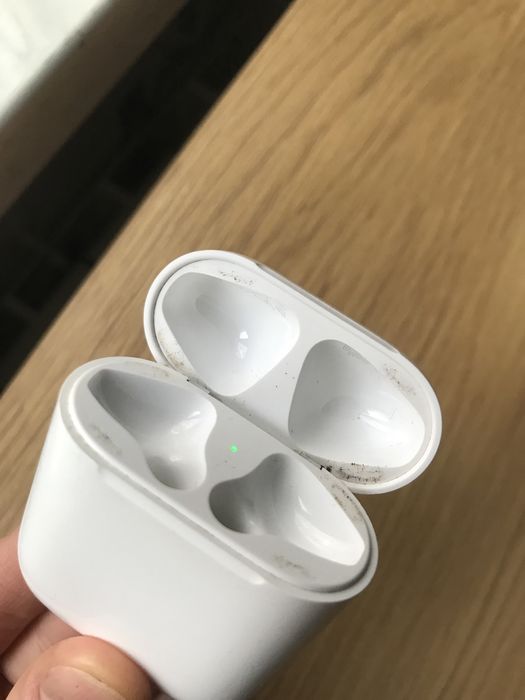 Оригінальний кейс від навушників airpods 1