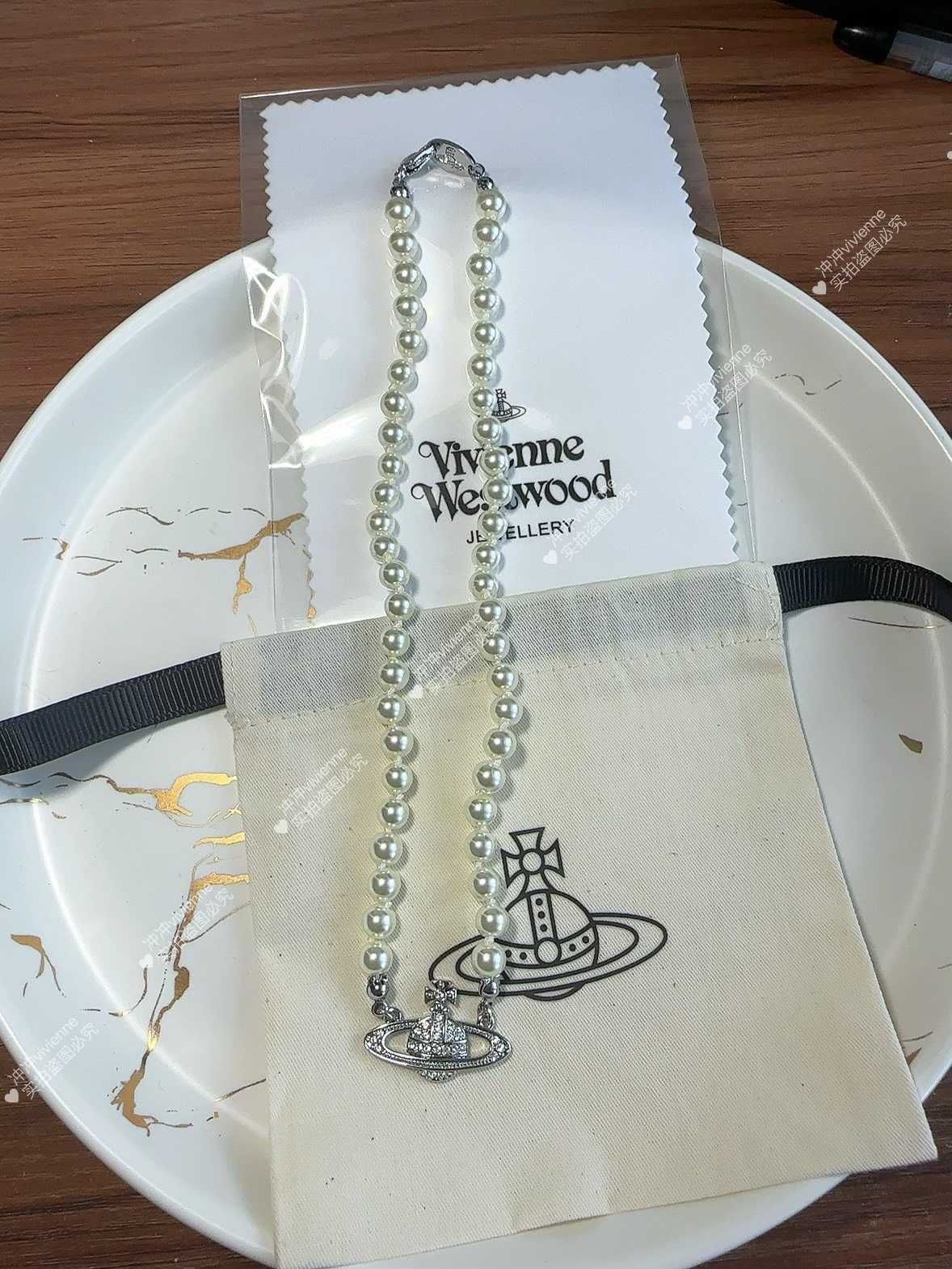 Srebrny naszyjnik Vivienne Westwood Saturn