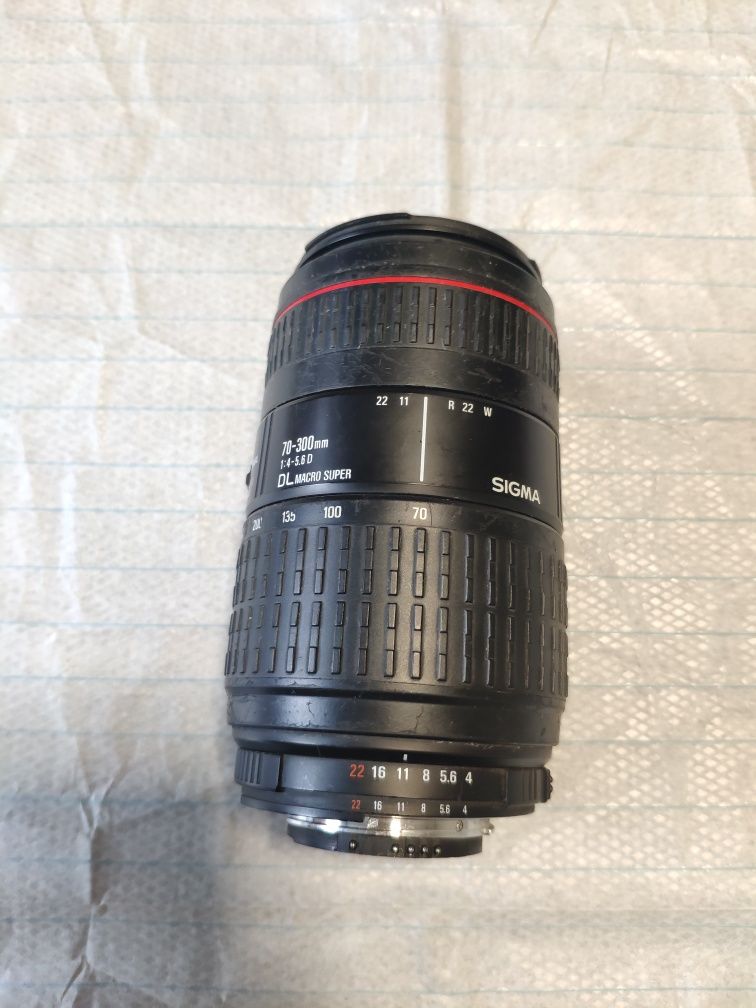 Sigma 70-300  1:4-5.6 D  DL Macro Super Obiektyw