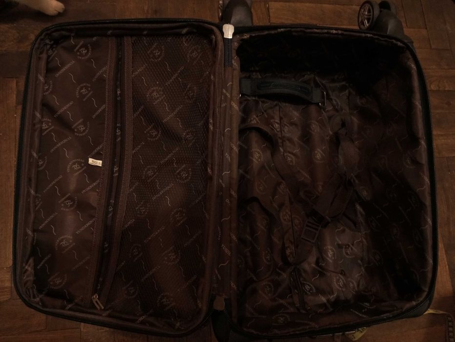 Чемодан пересувний з ручкою і на колесах б/в 50х23х33.5 см