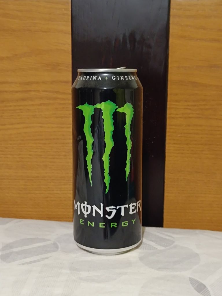 coleção latas de Monster