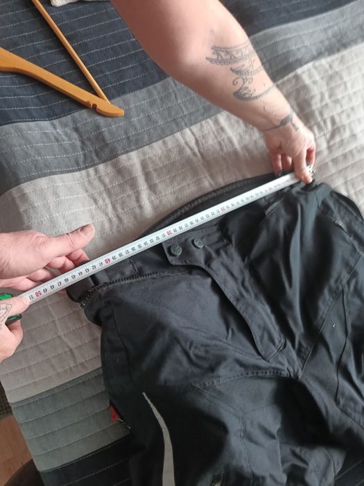 Kurtka i spodnie motocyklowe ocieplane.