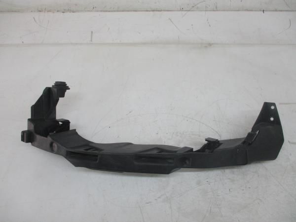 Guia de pára-choques frente direito VOLKSWAGEN Polo (AW1)