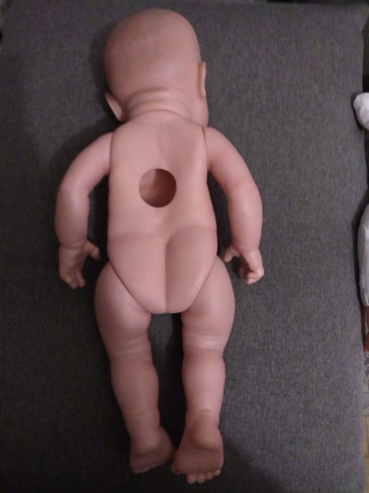 лялька пупс на деталі під ремонт