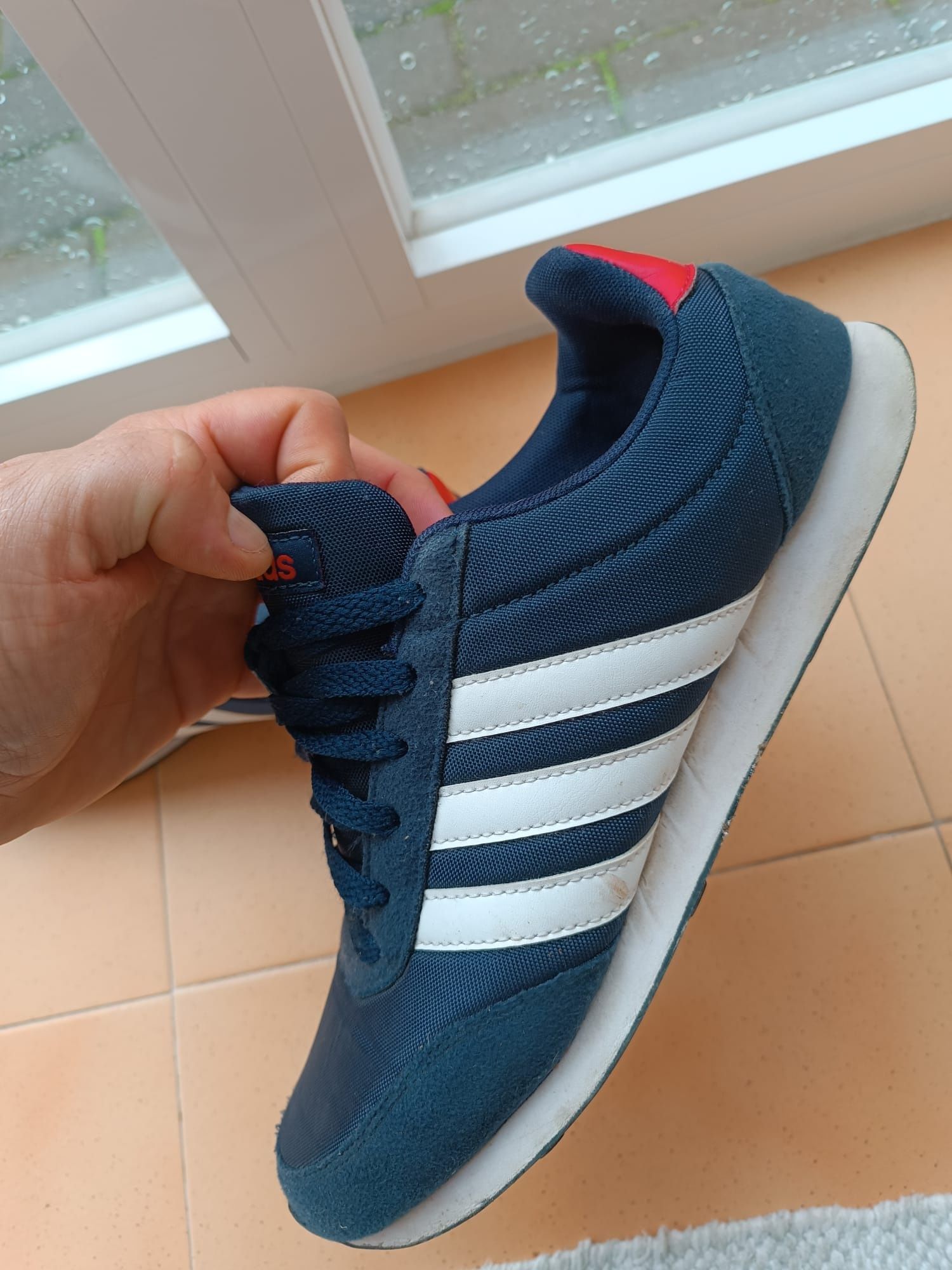 Ténis Adidas tamanho 42 2/3