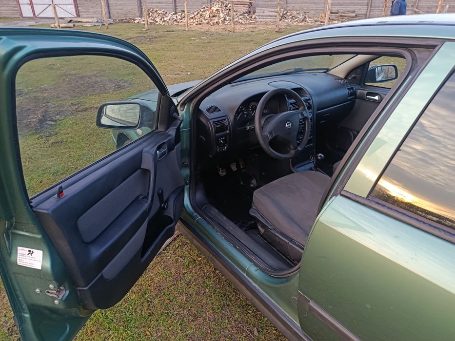 терміново Опель Астра 2008року