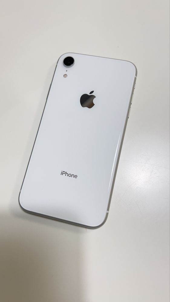 iPhone Xr с гарантией (64 ГБ)