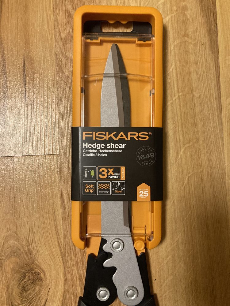 Ножиці для живої огорожі Fiskars PowerGear X HSX92