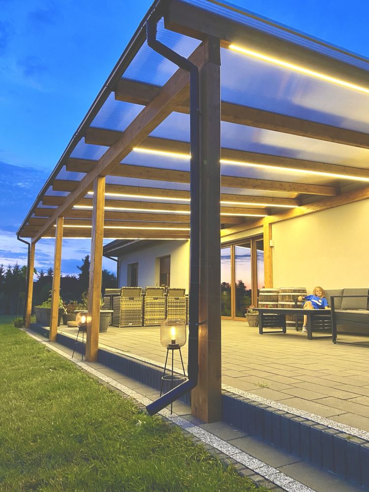 Taras drewniany, elewacja drewniana, zadaszenie tarasu, pergola