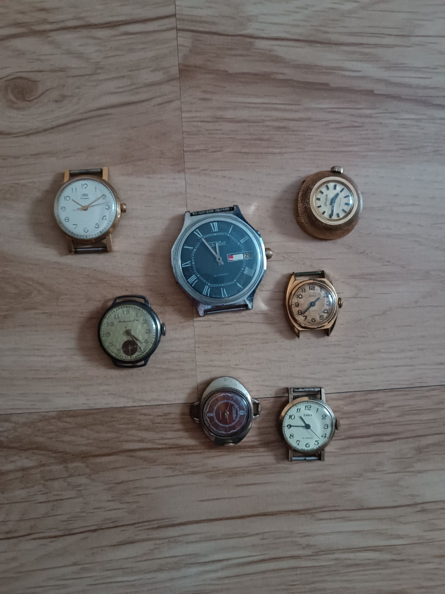 Zestaw 7 zegarków kolekcjonerskich
