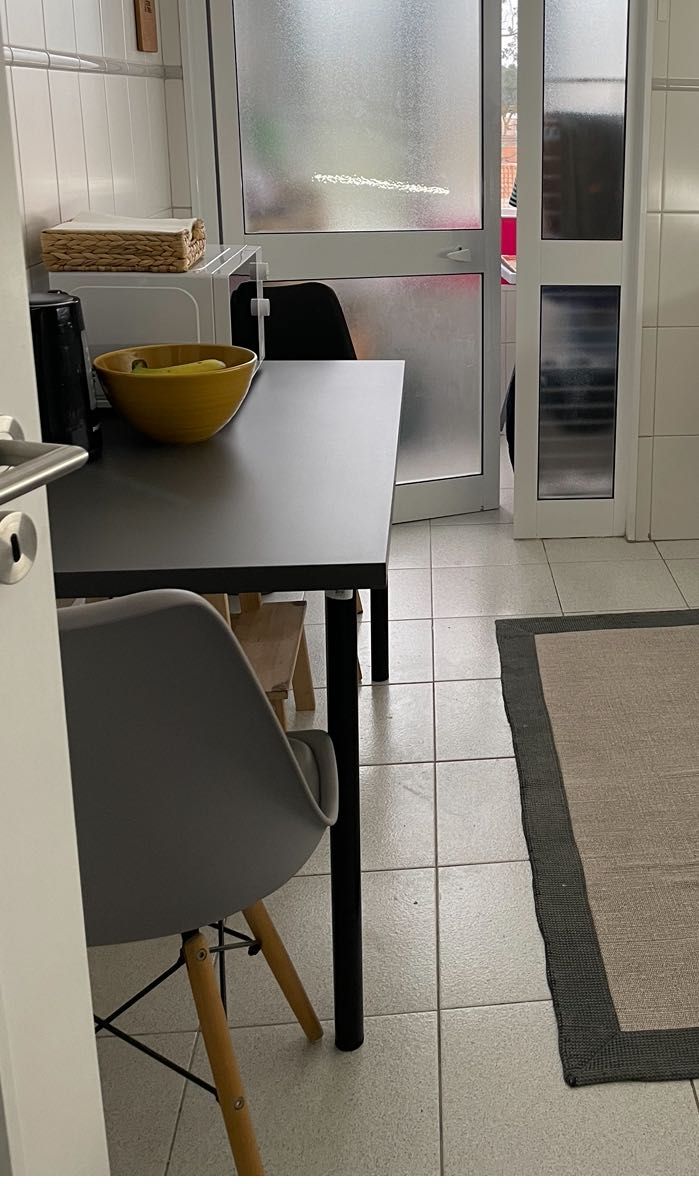 Mesa cozinha + duas cadeiras Estilo Nórdico