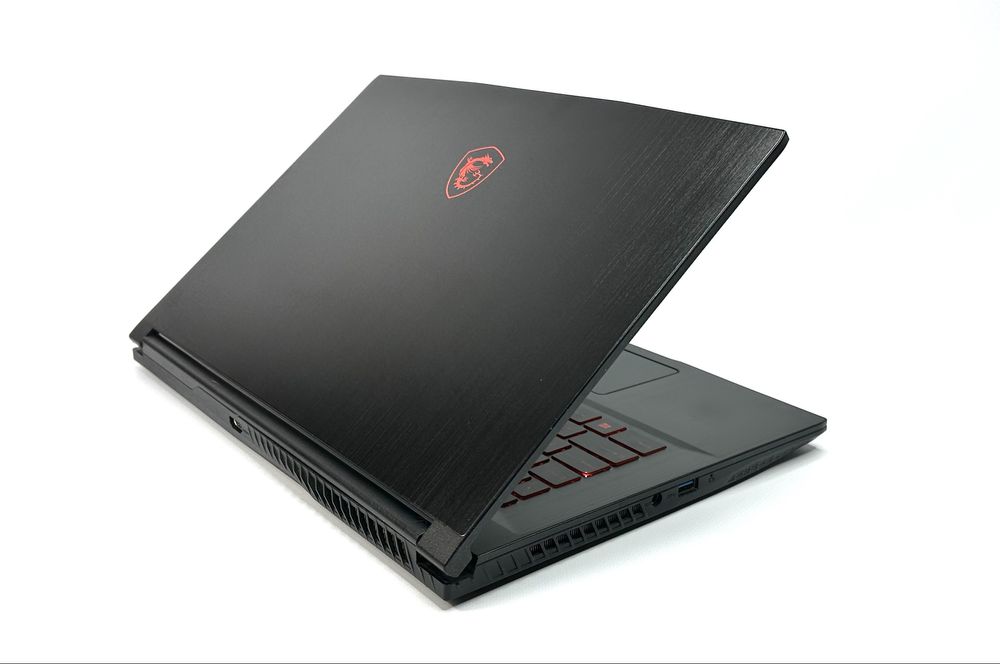 MSI GF63 Thin 9SCXR i7-9750H/8 GB/512 GB/NVIDIA GTX 1650 with Max-Q