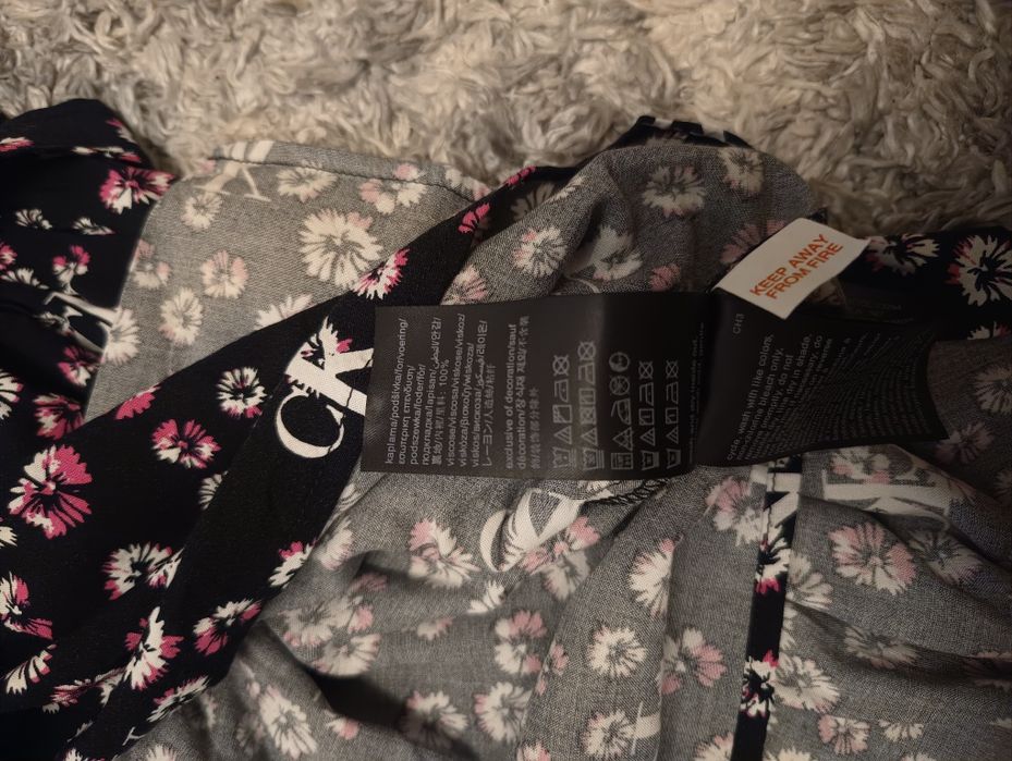 Sukienka Calvin Klein Jeans z tasiemką w tali w kwiaty rozmiar XS 34