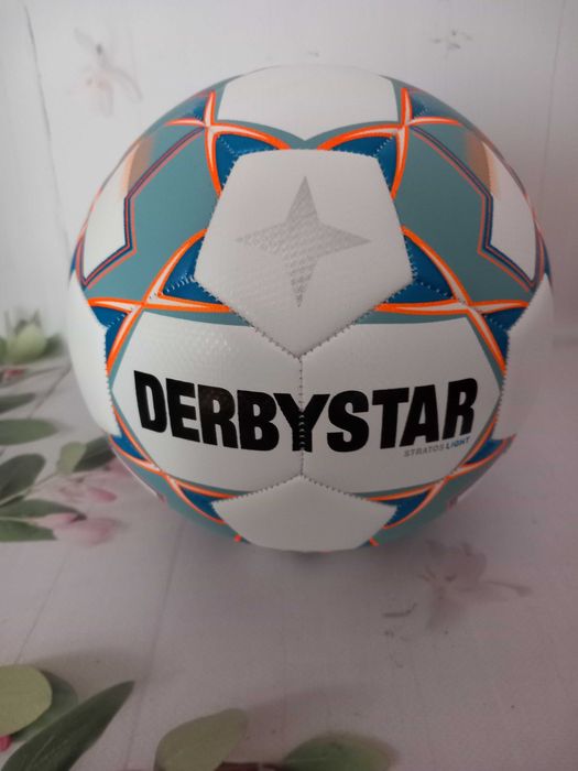 Piłka nożna Derbystar Stratos light rozmiar 4