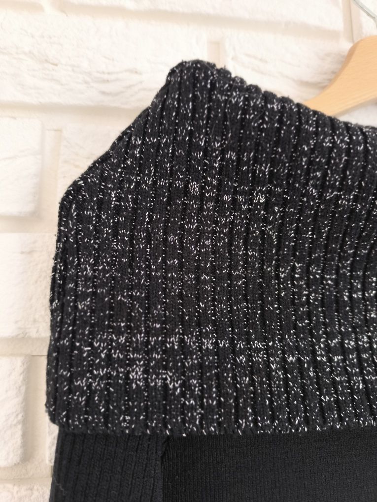 Czarny sweter damski ze srebrną nitką XS 34 S 36 krótki