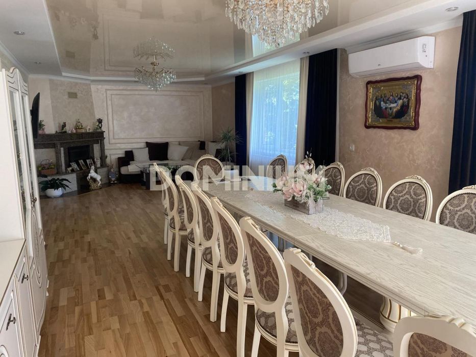 Продається будинок у мальовничому селі