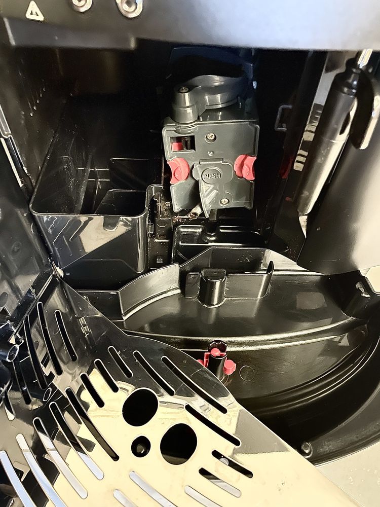 Кавоварка Delonghi Magnifica