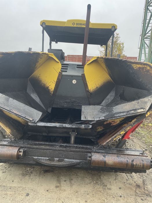 Оренда асфальтоукладчика та катка