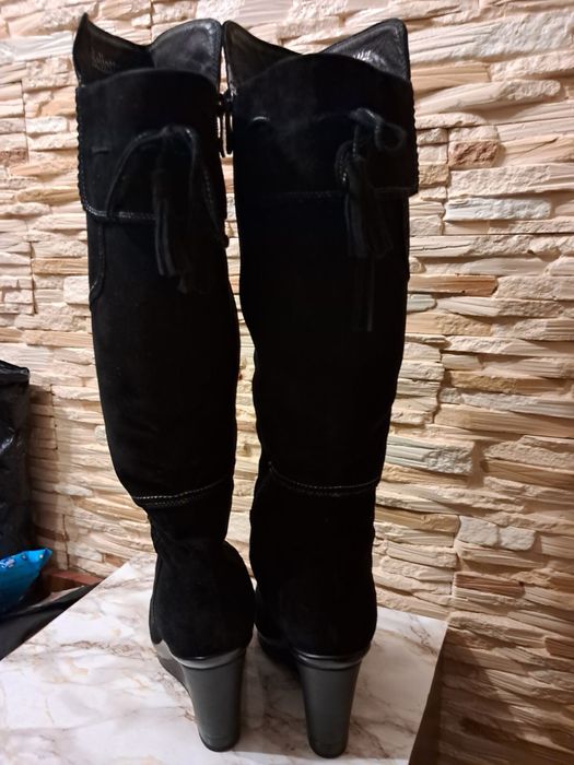 Продам нові зимові чобітки