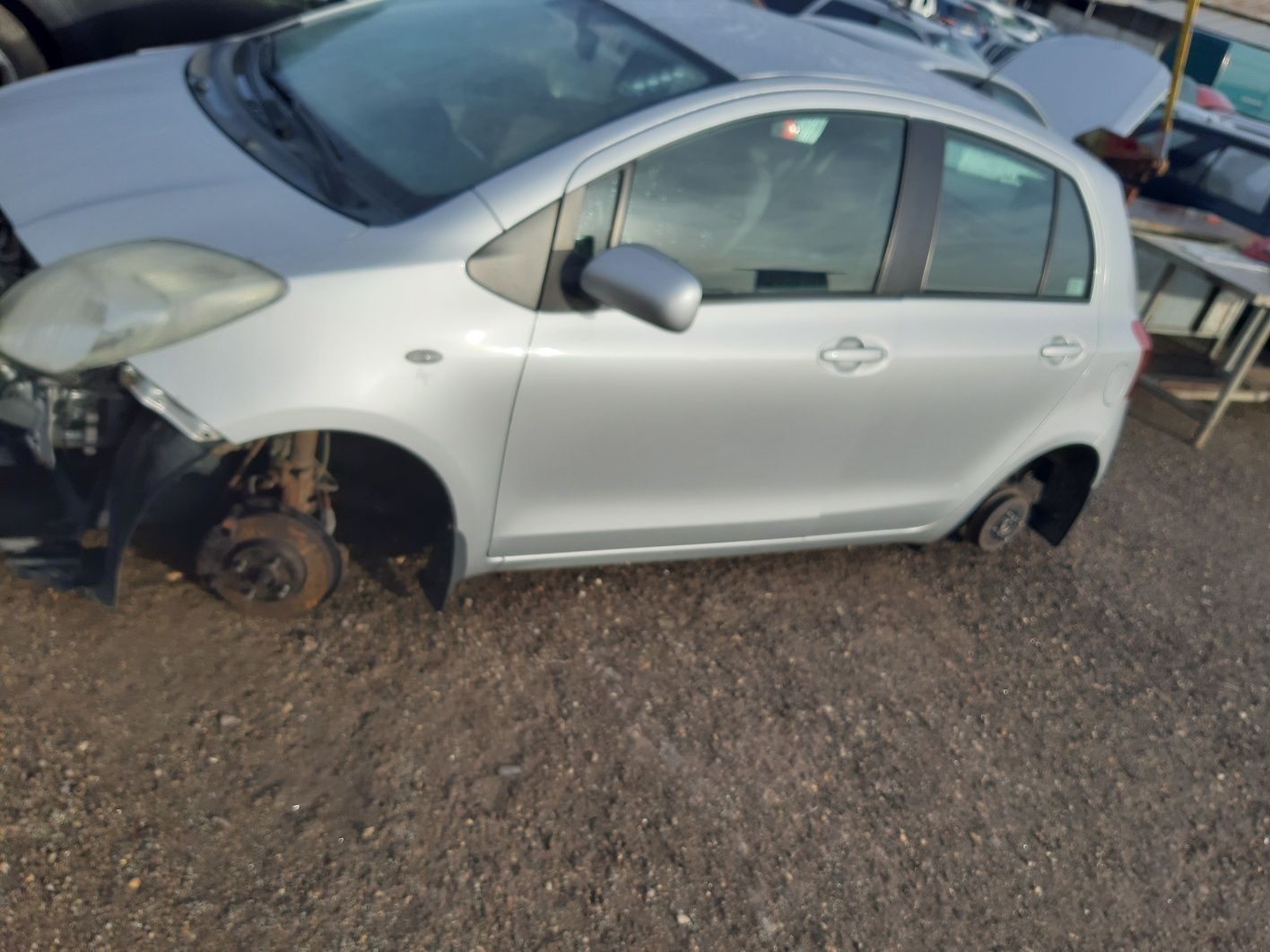 Двері Toyota yaris 2006-2011рік