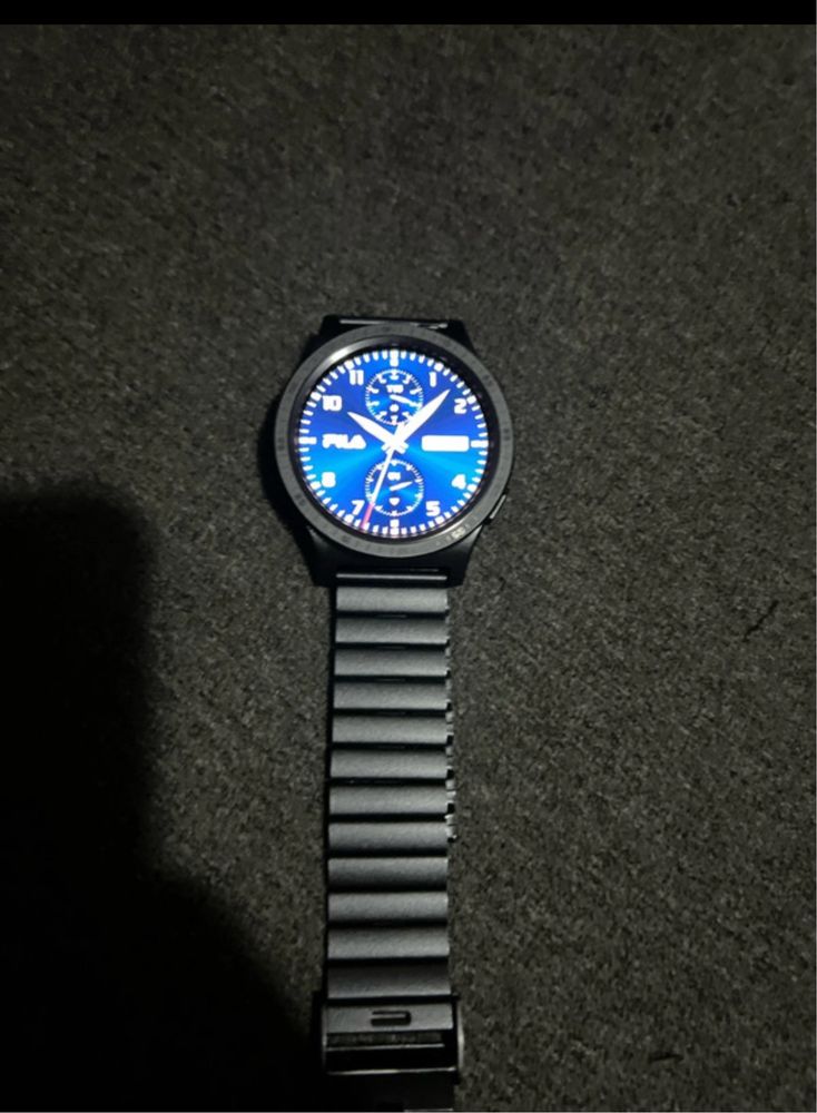 Smartwatch Fila F90 cinza metal