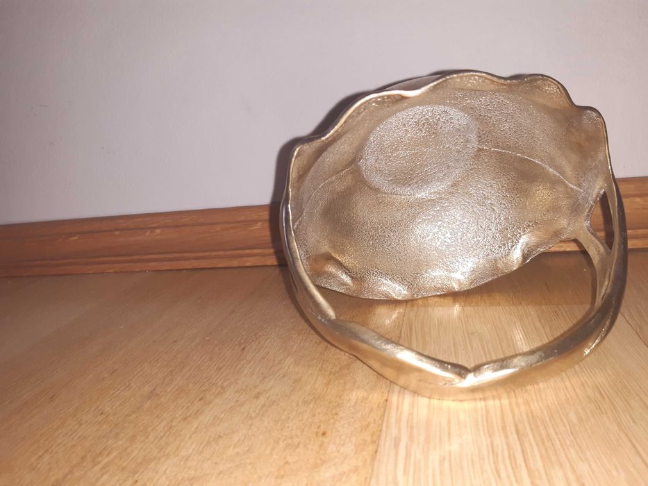 Stary koszyczek, owocarka wykonany ze starego mosiądzu