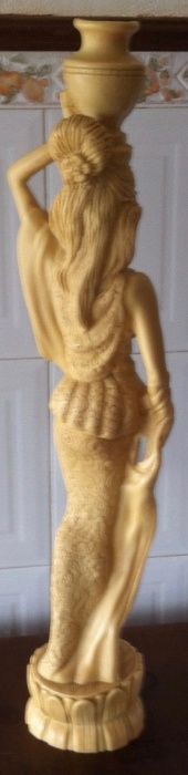 antiga grande estatua de pedra asiatica