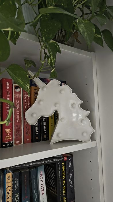 Biała lampka LED w kształcie jednorożca